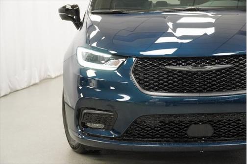 2025 Chrysler Pacifica Hybrid Premium S Appearance Pkg