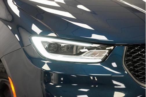 2025 Chrysler Pacifica Hybrid Premium S Appearance Pkg