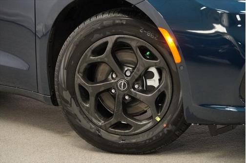 2025 Chrysler Pacifica Hybrid Premium S Appearance Pkg