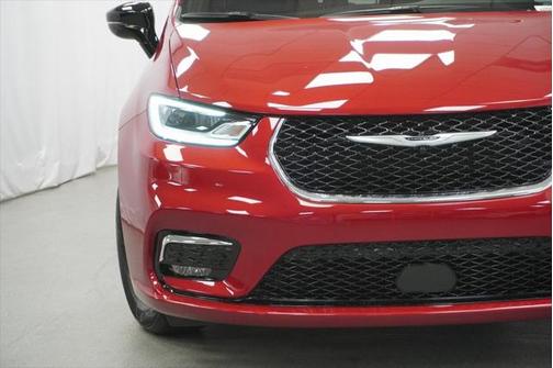 2025 Chrysler Pacifica L