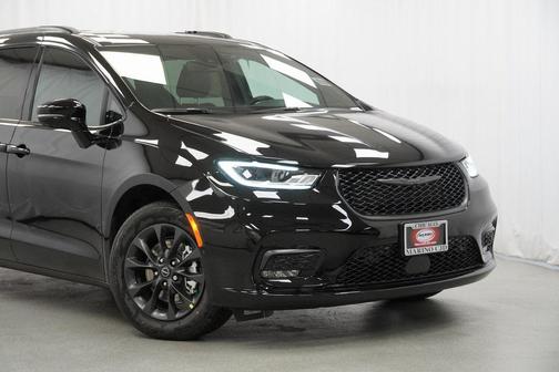 2025 Chrysler Pacifica L