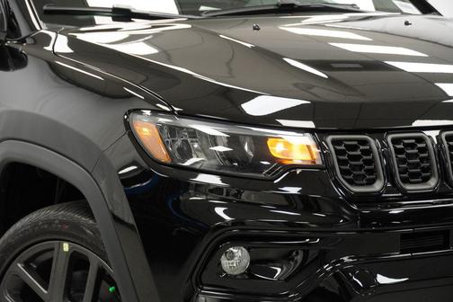Diamond Black Crystal Pearlcoat 2026 Jeep Compass Limited