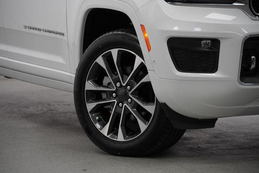 Bright White Clearcoat 2023 Jeep Grand Cherokee Overland