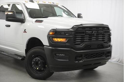 2025 RAM 3500 Tradesman Crew Cab 4x4 8' Box