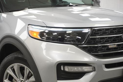 ICONIC SILVER METALLIC 2023 Ford Explorer XLT