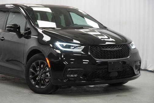 2024 Chrysler Pacifica Hybrid S Appearance Pkg
