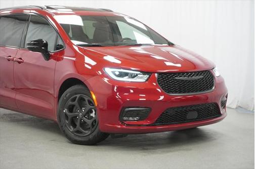 2025 Chrysler Pacifica Hybrid Select