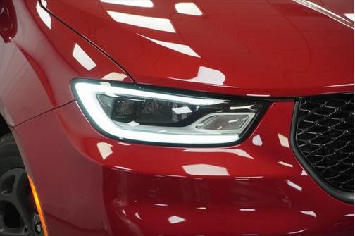 2025 Chrysler Pacifica Hybrid Select