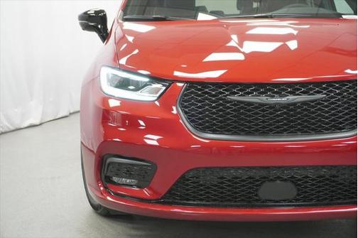 2025 Chrysler Pacifica Hybrid Select