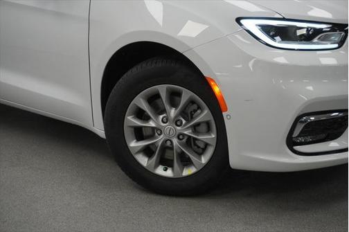 2025 Chrysler Pacifica L