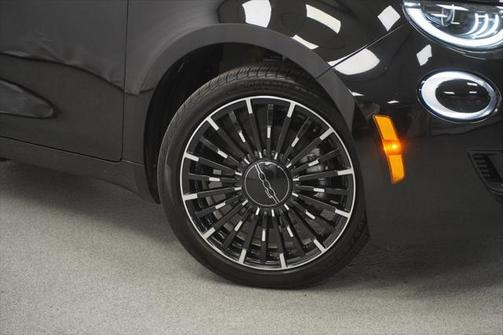 2024 FIAT 500e INSPI(RED) FWD
