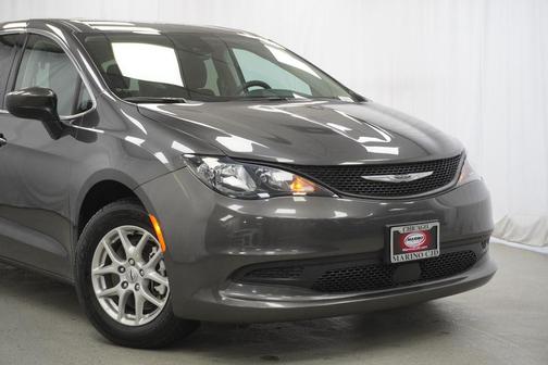 Granite Crystal Metallic Clearcoat 2023 Chrysler Voyager LX