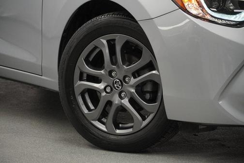 2020 Toyota Yaris Sedan XLE