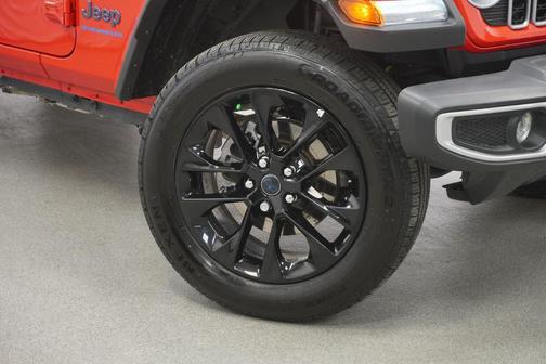 Firecracker Red Clearcoat 2025 Jeep Wrangler 4xe Sahara
