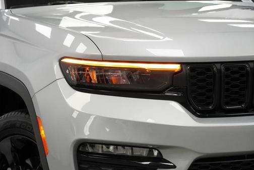 Silver Zynith 2025 Jeep Grand Cherokee Limited