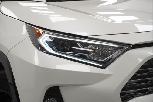 2019 Toyota RAV4 Hybrid SE