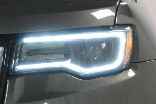 Photo 5 of 42 of 2018 Jeep Grand Cherokee Limited