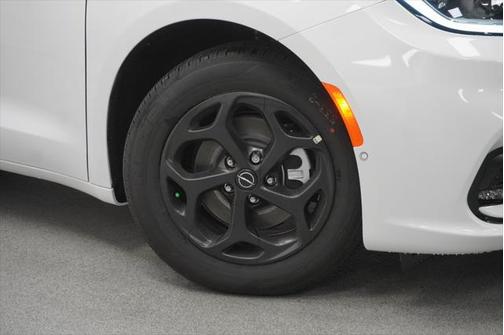 2025 Chrysler Pacifica Hybrid Premium S Appearance Pkg