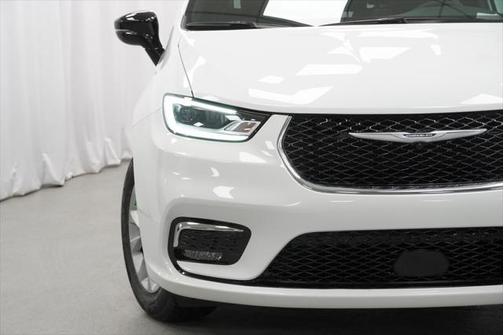 2025 Chrysler Pacifica L