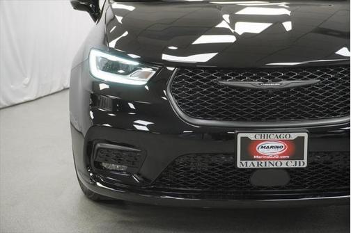2025 Chrysler Pacifica Hybrid Premium S Appearance Pkg