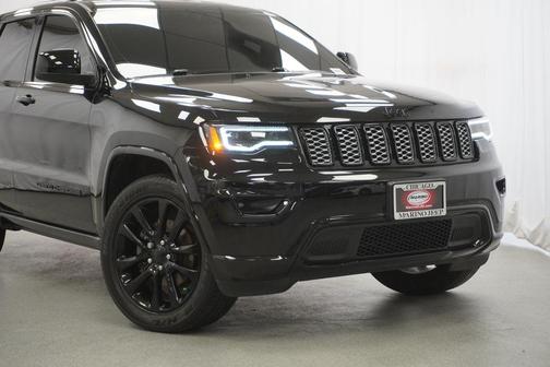 Diamond Black Crystal Pearlcoat 2020 Jeep Grand Cherokee Altitude