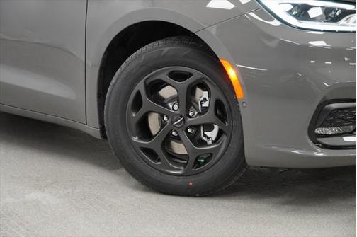 2025 Chrysler Pacifica Hybrid Premium S Appearance Pkg