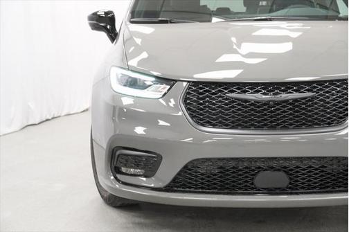 2025 Chrysler Pacifica Hybrid Premium S Appearance Pkg