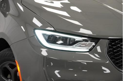 2025 Chrysler Pacifica Hybrid Premium S Appearance Pkg