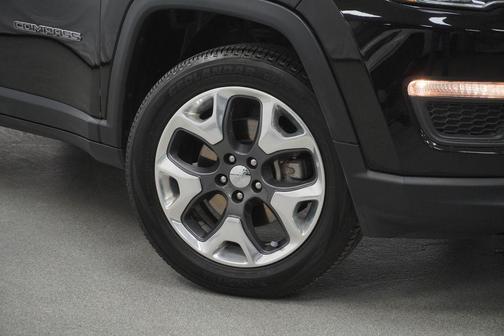 Diamond Black Crystal Pearlcoat 2020 Jeep Compass Limited