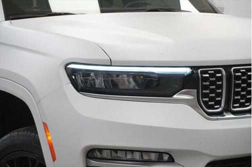 2022 Jeep Grand Cherokee Summit