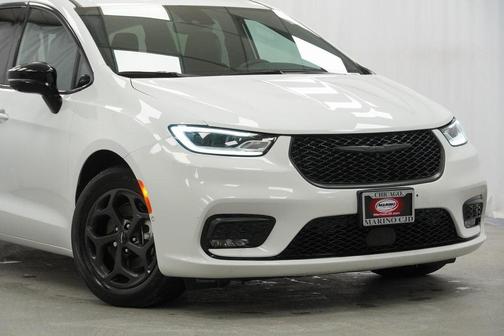 2024 Chrysler Pacifica Hybrid S Appearance Pkg