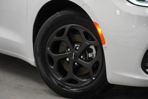 2024 Chrysler Pacifica Hybrid S Appearance Pkg