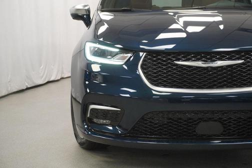 2024 Chrysler Pacifica L