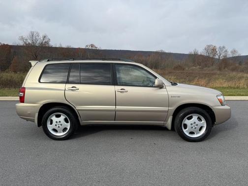 2004 Toyota Highlander Base