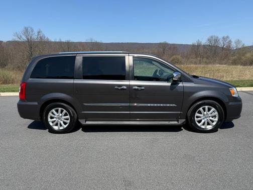 2015 Chrysler Town & Country Limited Platinum