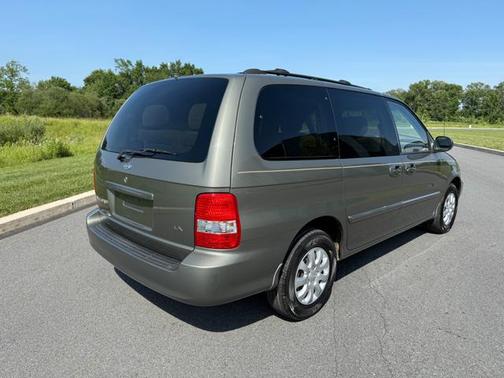 2005 Kia Sedona LX