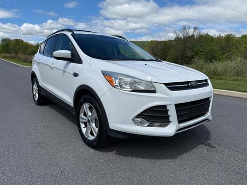White 2016 Ford Escape SE