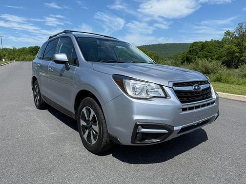 Ice Silver Metallic 2017 Subaru Forester 2.5i Premium