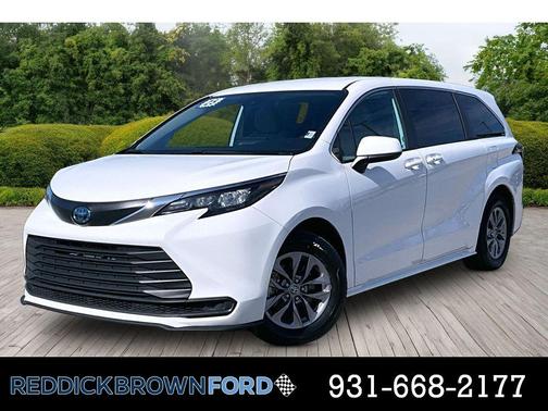 2025 Toyota Sienna LE