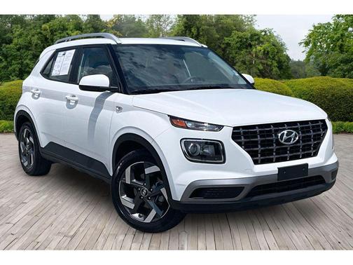 Lunar White 2025 Hyundai VENUE SEL
