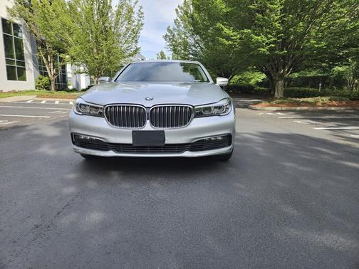 2018 BMW 740 i