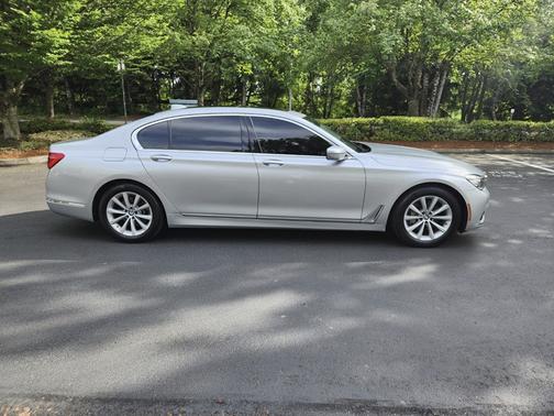 2018 BMW 740 i