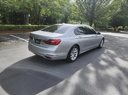 2018 BMW 740 i