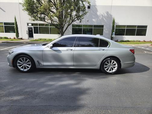 2018 BMW 740 i
