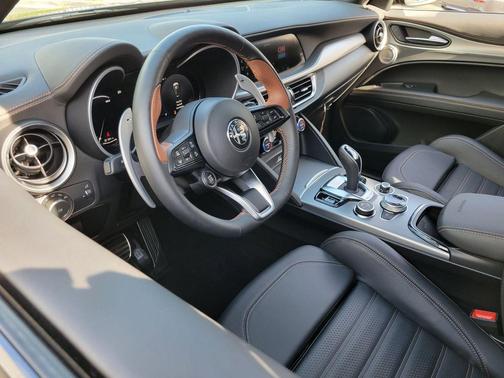 2025 Alfa Romeo Stelvio Sprint AWD