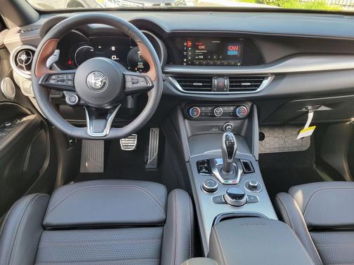 2025 Alfa Romeo Stelvio Sprint AWD