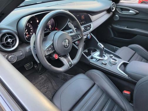 2024 Alfa Romeo Giulia Quadrifoglio