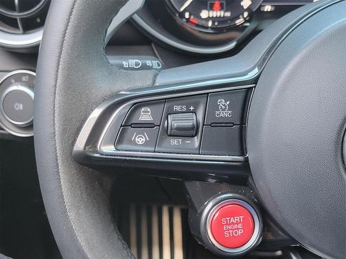 2024 Alfa Romeo Giulia Quadrifoglio