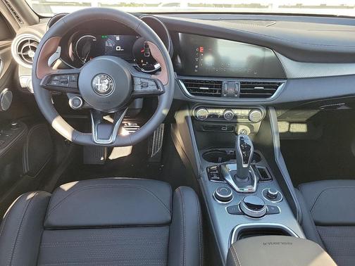 2025 Alfa Romeo Giulia Intensa RWD