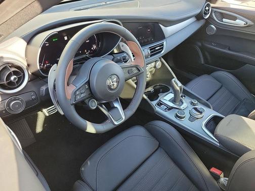 2025 Alfa Romeo Giulia Intensa RWD